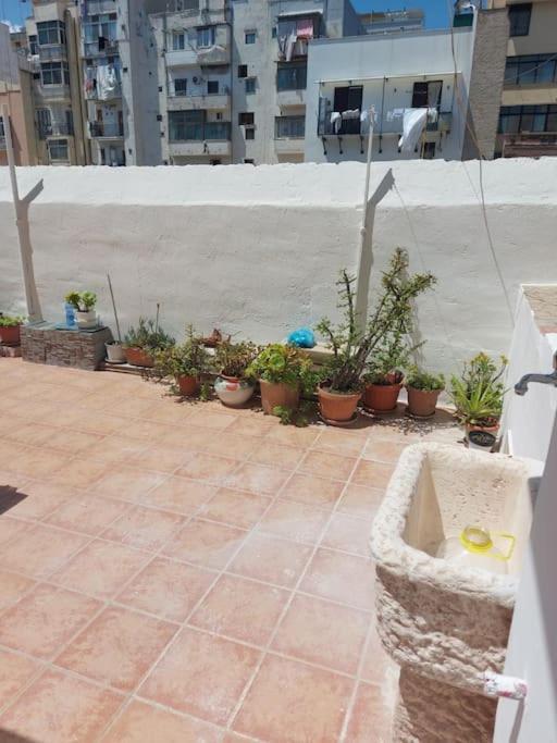Characteristic Garibaldi Apartment Bari Exterior photo