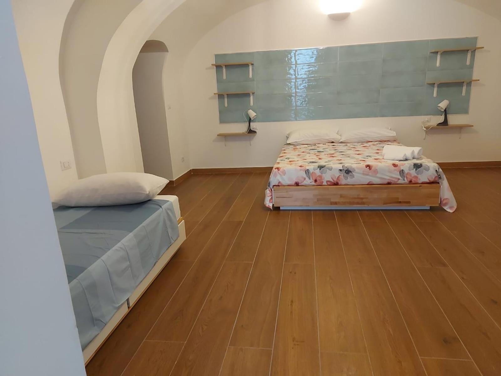 Characteristic Garibaldi Apartment Bari Exterior photo
